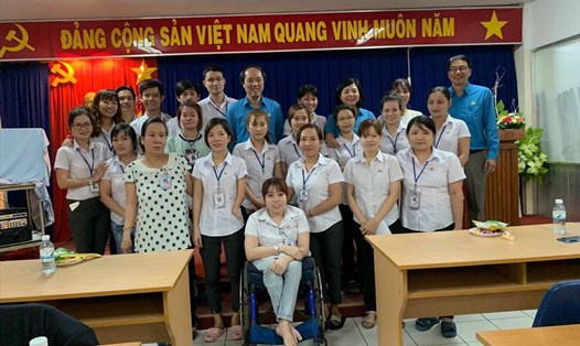 Lãnh đạo của Công đoàn Dệt May Việt Nam thăm và tặng quà cho công nhân khuyết tật đang làm việc tại các đơn vị trực thuộc tại Thành phố Hồ Chí Minh vào tháng 1.2019.