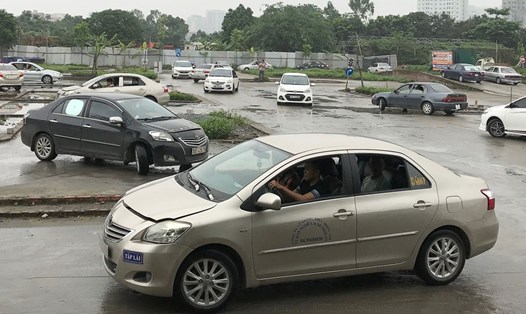 Một địa điểm dạy thực hành lái xe ôtô tại Hà Nội. Ảnh: HẢI NGUYỄN