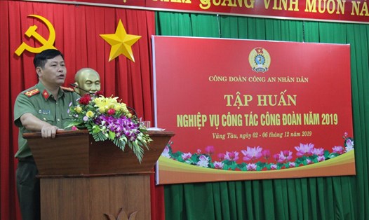 Thượng tá Vũ Mạnh Hà, Ủy viên Ban chấp hành Tổng LĐLĐVN, Chủ tịch Công đoàn CAND phát biểu khai mạc lớp tập huấn