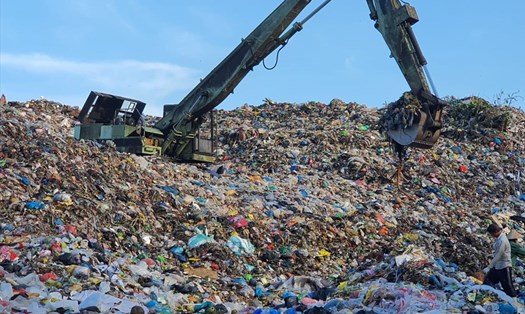 Bãi rác tập trung tại Bạc Liêu quá tải trầm trọng, nhiều khả năng không thể tiếp nhận rác vào đầu năm 2020 (ảnh Nhật Hồ)