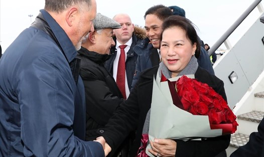 Lễ đón Chủ tịch Quốc hội Nguyễn Thị Kim Ngân tại sân bay quốc gia Kazan thuộc Cộng hòa Tatarstan (LB Nga) ngày 8.12. Ảnh: TTXVN