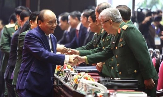 Thủ tướng Nguyễn Xuân Phúc gặp gỡ các đại biểu dự hội nghị. Ảnh: Dương Giang/TTXVN
