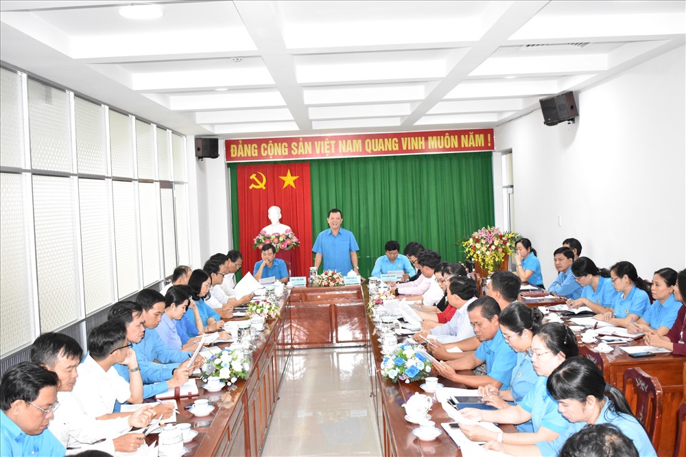 Ông Trần Văn Tám - Chủ tịch LĐLĐ TP.Cần Thơ - chủ trì triển khai chương trình Tết sum vầy. Ảnh: Thành Nhân