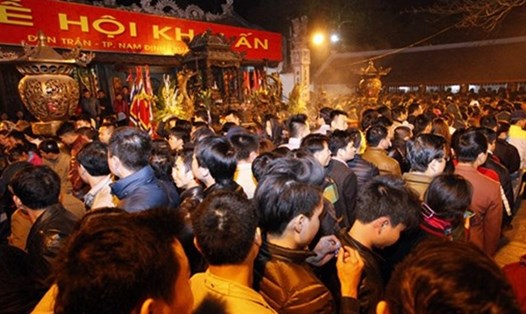 Lễ khai ấn Đền Trần Nam Định thu hút rất nhiều du khách thập phương.