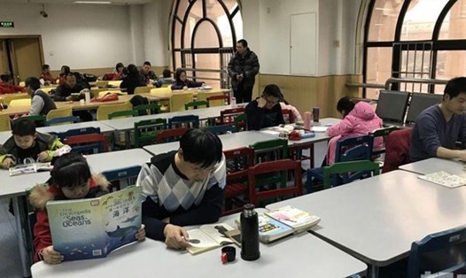 Nhiều học sinh Trung Quốc phải vùi đầu vào sách vở trong dịp Tết.