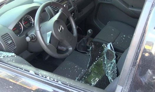 Về thăm quê vợ, một người Hàn Quốc bị kẻ gian đập vỡ cửa kính xe ô tô lấy cắp tài sản. Ảnh minh hoạ
