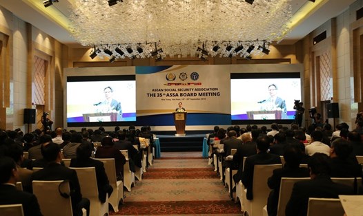 Phó Thủ tướng Chính phủ Vũ Đức Đam phát biểu tại Hội nghị ASSA 35 do BHXH Việt Nam tổ chức. Ảnh: H.A