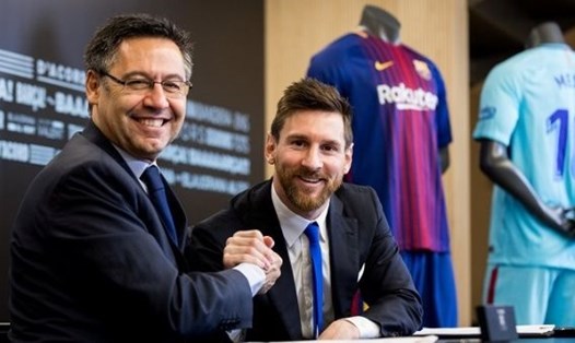 Chủ tịch Josep Maria Bartomeu muốn ký hợp đồng 5 năm với Messi.