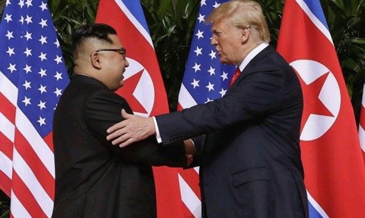 Tổng thống Mỹ Donald Trump và nhà lãnh đạo Triều Tiên Kim Jong-un. Ảnh: AP. 