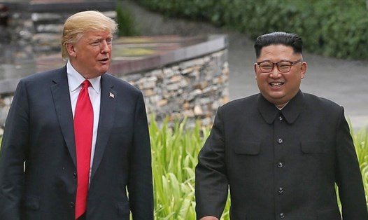 Tổng thống Donald Trump và nhà lãnh đạo Kim Jong-un gặp nhau tại Singapore tháng 6.2018. Ảnh: Reuters