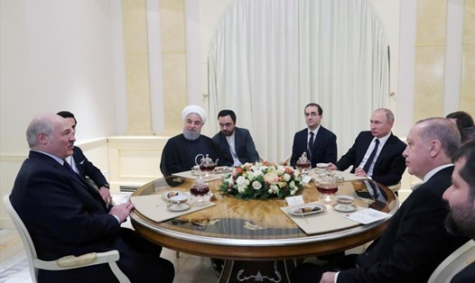 Tổng thống Nga Vladimir Putin, Tổng thống Iran Hassan Rouhani, Tổng thống Thổ Nhĩ Kỳ Recep Tayyip Erdogan và Tổng thống Belarus Alexander Lukashenko trong cuộc họp không chính thức tại Sochi, Nga ngày 14.2. Ảnh: Sputnik. 