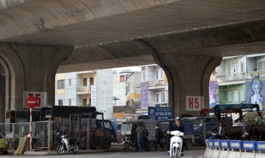 Thành phố Hà Nội kiến nghị Bộ GTVT được sử dụng 4 gầm cầu vượt để tổ chức trông giữ phương tiện GTVT đến hết năm 2023. (Ảnh minh họa)