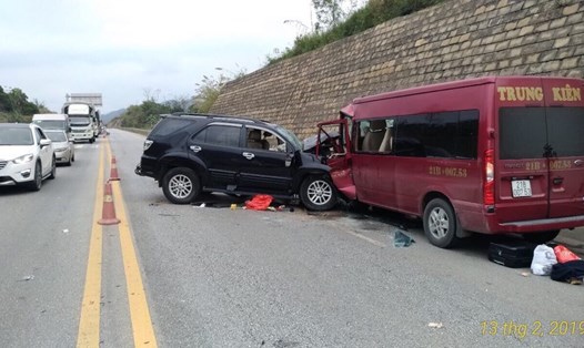 Vụ TNGT trên đường cao tốc Hà Nội - Lào Cai làm 9 người thương vong do lái xe 7 chỗ vi phạm nồng độ cồn. 