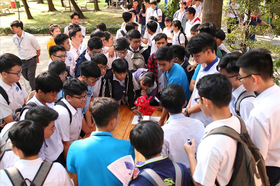 Học sinh THPT tham gia tư vấn tuyển sinh 2019. Ảnh: Ban truyền thông ĐH Sư phạm Kỹ thuật TPHCM Học sinh THPT tham gia tư vấn tuyển sinh 2019. Ảnh: Ban truyền thông ĐH Sư phạm Kỹ thuật TPHCM