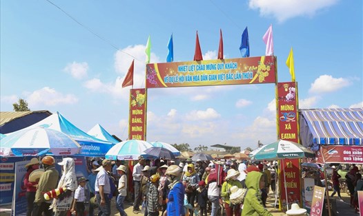 Từ ngày 15-19.2, ở xã Ea Tam, huyện Krông Năng diễn ra Lễ hội văn hóa dân gian Việt Bắc.