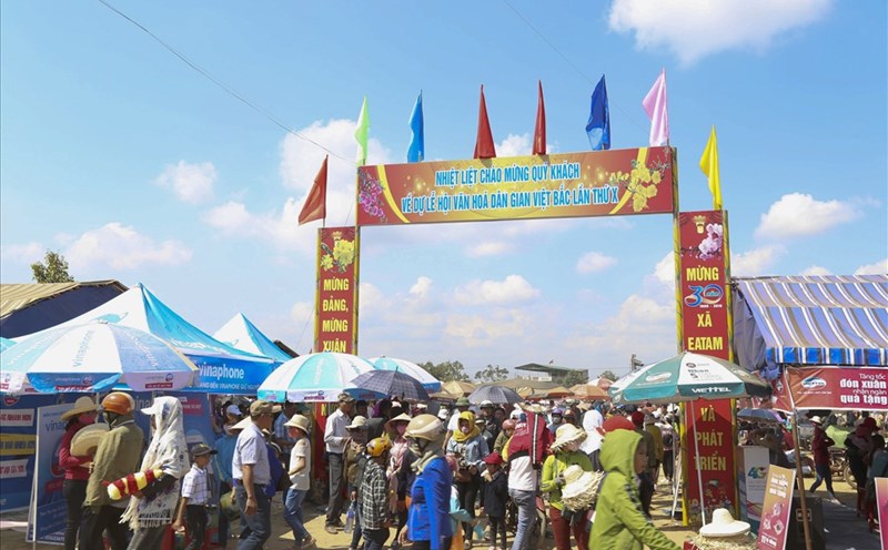 Từ ngày 15-19.2, ở xã Ea Tam, huyện Krông Năng diễn ra Lễ hội văn hóa dân gian Việt Bắc.