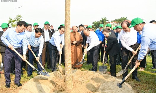 Thủ tướng Nguyễn Xuân Phúc dự lễ phát động “Tết trồng cây đời đời nhớ ơn Bác Hồ” Xuân Kỷ Hợi năm 2019 tại Hà Nội. Ảnh: VGP