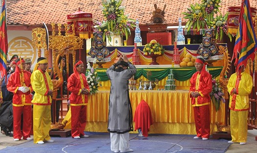 Chủ tế Phạm Phú Oanh làm lễ thề. Ảnh: PV.
