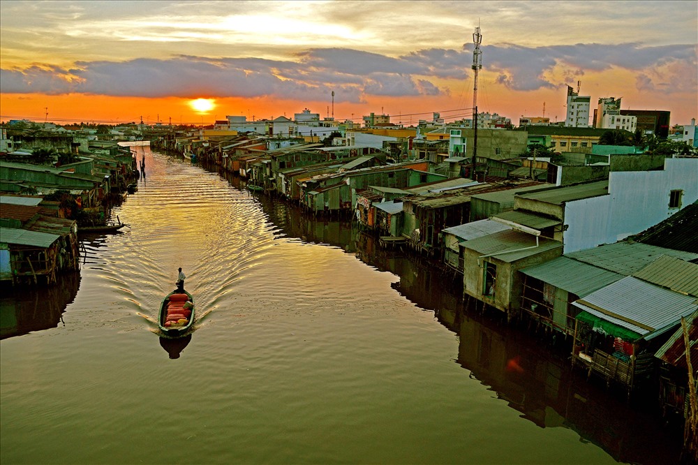 Yên ả buổi hoàng hôn trên sông Vân, con sông chảy qua Tp. Cà Mau