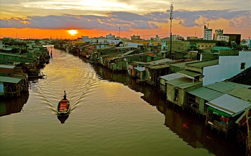 Yên ả buổi hoàng hôn trên sông Vân, con sông chảy qua Tp. Cà Mau