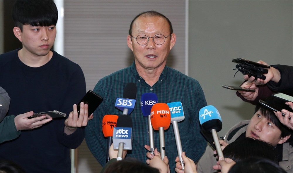 HLV Park Hang-seo trả lời báo chí Hàn Quốc. Ảnh: Naver Sport.