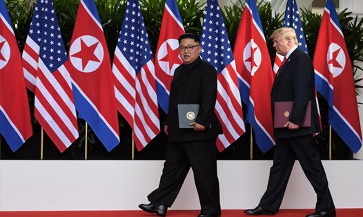 Tổng thống Donald Trump và nhà lãnh đạo Kim Jong-un tại hội nghị thượng đỉnh Mỹ-Triều lần 1 ở Singapore, tháng 6.2018. Ảnh: Reuters