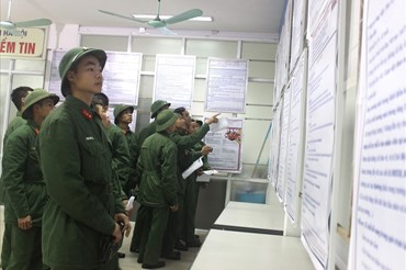 Quân nhân xuất ngũ tham khảo, tìm kiếm việc làm tại phiên GDVL. ANH THƯ