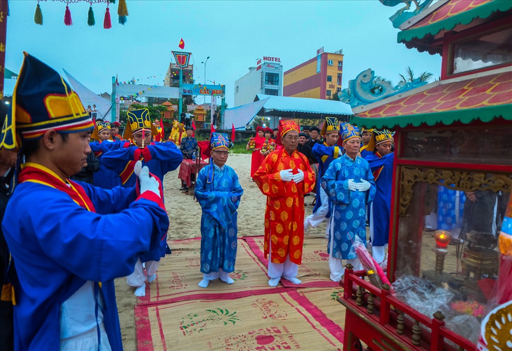 Lễ Hội Cá Ông Đà Nẵng - Nét Đẹp Tâm Linh và Văn Hóa Biển Cả