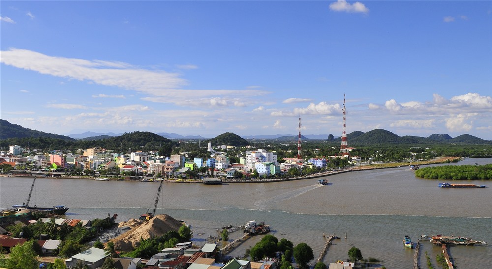 Thành phố Hà Tiên nhìn từ núi Tô Châu