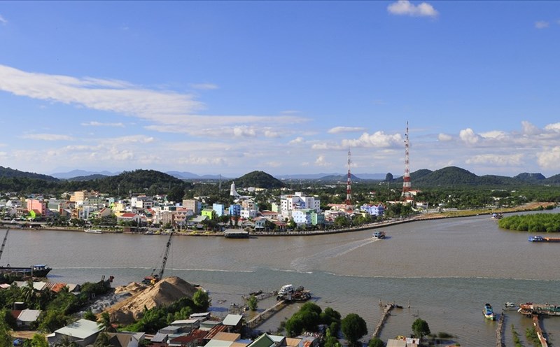 Thành phố Hà Tiên nhìn từ núi Tô Châu