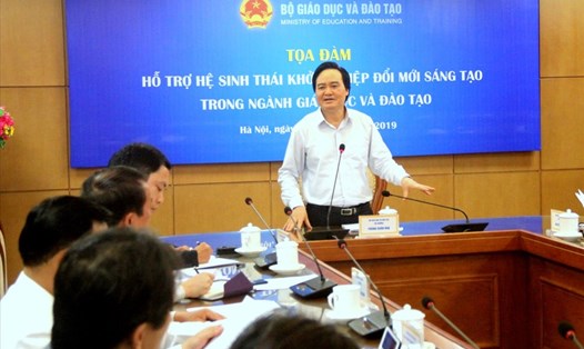 Bộ trưởng Phùng Xuân Nhạ phát biểu tại tọa đàm "Hỗ trợ hệ sinh thái khởi nghiệp đổi mới sáng tạo trong ngành giáo dục và đào tạo”