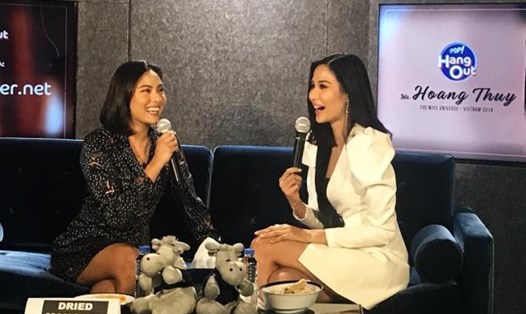 Hoàng Thùy trả lời phỏng vấn với tư cách ứng cử viên tham dự Miss Universe 2019.