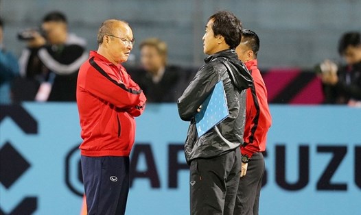 Ông Park tiến cử trợ lý Lee dẫn dắt một đội tuyển vào cuối năm. Ảnh: AFF