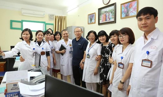 HLV Park Hang-seo tại bệnh viện E. Ảnh: Trần Ngọc Kha 