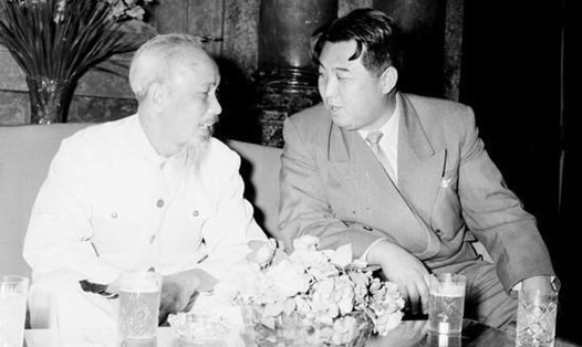 Ngày 28.11.1958, tại Phủ Chủ tịch, Chủ tịch Hồ Chí Minh tiếp Thủ tướng Kim Nhật Thành, dẫn đầu đoàn đại biểu Đảng và chính phủ Triều Tiên sang thăm hữu nghị Việt Nam từ ngày 27.11 đến 3.12.1958. Ảnh: TTXVN