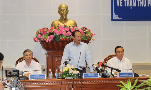 Thứ trưởng Bộ GTVT Nguyễn Nhật phát biểu tại cuộc họp báo.