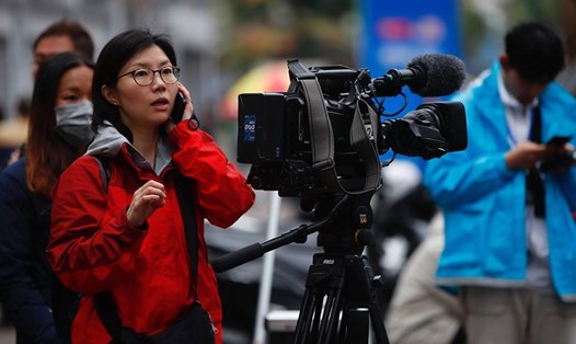 Nhiều phóng viên quốc tế đang tác nghiệp tại Việt Nam. Ảnh: Sơn Tùng