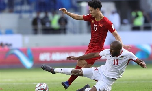 Nhiều cầu thủ tuyển Việt Nam đang được ra nước ngoài tu nghiệp. Ảnh VFF