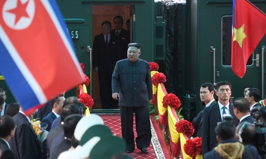 Chủ tịch Kim Jong-un đến ga Đồng Đăng, Lạng Sơn sáng 26.2. Ảnh: Reuters