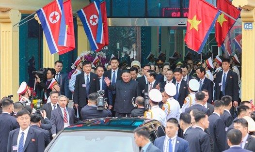 Chủ tịch Kim Jong-un đến ga Đồng Đăng, Lạng Sơn sáng 26.2. Ảnh: Tô Thế