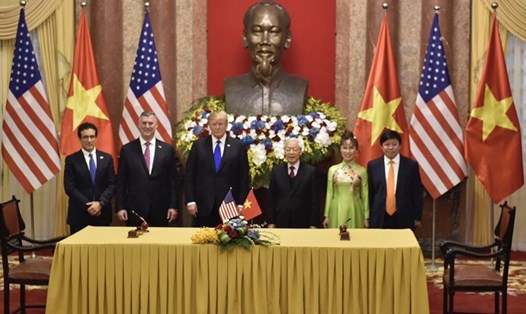 Lễ ký kết hợp đồng mua máy bay của Vietjet và Boeing trước sự chứng kiến của Tổng Bí thư, Chủ tịch nước Nguyễn Phú Trọng và Tổng thống Mỹ Donald Trump. Ảnh PV