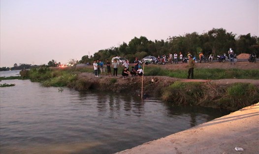 Hiện trường phát hiện thi thể người phụ nữ nổi trên sông Sài Gòn.