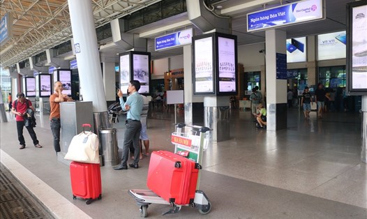 Quang cảnh vắng vẻ của sân bay Tân Sơn Nhất chiều 30 tết.