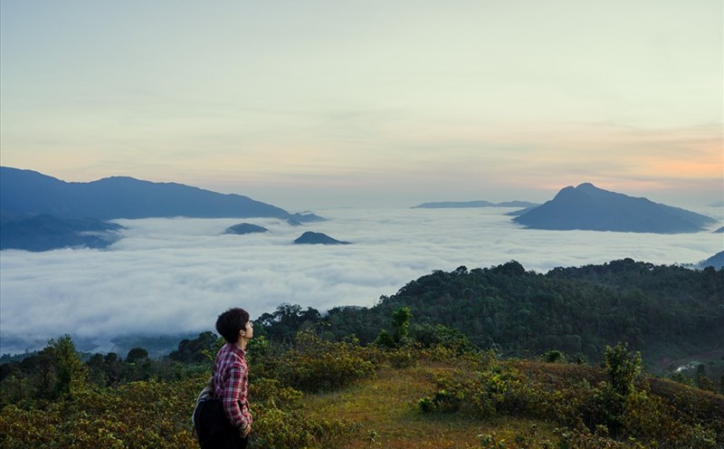 Sương buổi sáng sớm nhìn từ đỉnh núi Cu Vơ (xã Hướng Linh, huyện Hướng Hóa, tỉnh Quảng Trị). Ảnh: Bôn Nguyễn.