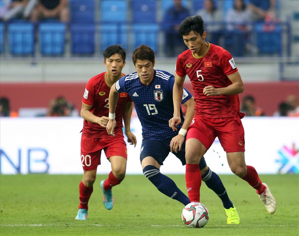 Văn Hậu là nhân tố chủ chốt của các đội tuyển Việt Nam trong một năm qua. Ảnh Hữu Phạm