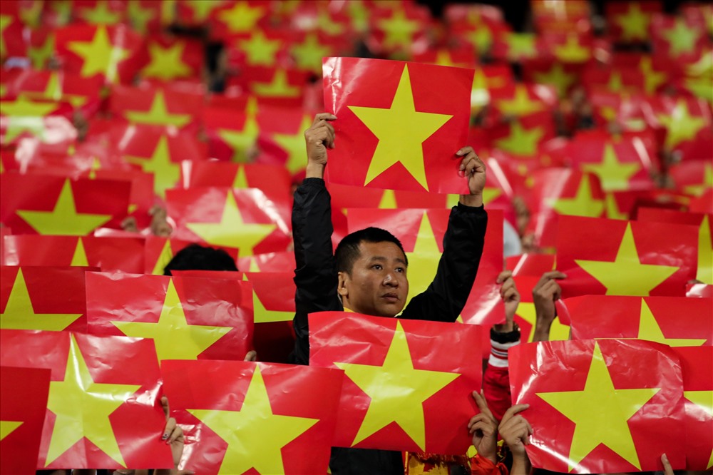 Hình ảnh khán giả cổ vũ ĐT Việt Nam tại Mỹ Đình. Ảnh: Sơn Tùng