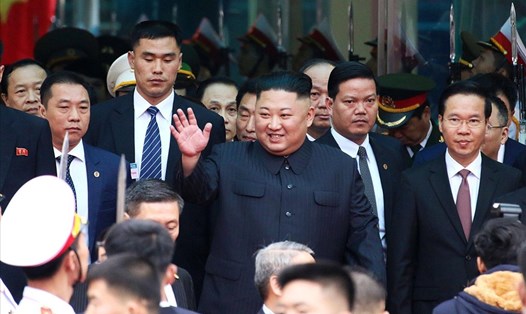 Chủ tịch Triều Tiên Kim Jong-un đến ga Đồng Đăng, Lạng Sơn hôm 26.2. Ảnh: LDO