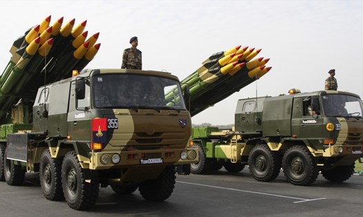 Vũ khí Ấn Độ được đặt trong tình trạng báo động cao. Ảnh: Reuters