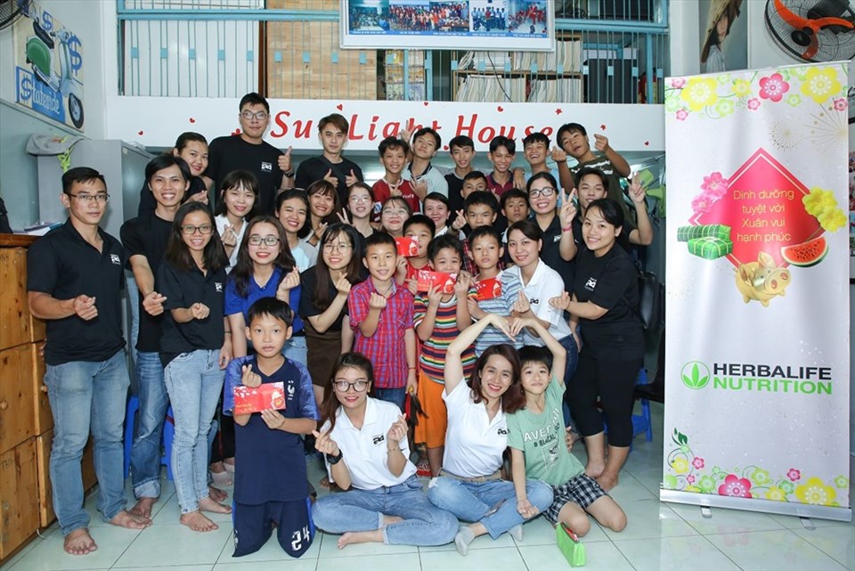 Các hoạt động tình nguyện được xây dựng dựa trên mục tiêu giúp đỡ những cộng đồng có hoàn cảnh khó khăn, đặc biệt là tập trung vào trẻ em. Các hoạt động tình nguyện được xây dựng dựa trên mục tiêu giúp đỡ những cộng đồng có hoàn cảnh khó khăn, đặc biệt là tập trung vào trẻ em.