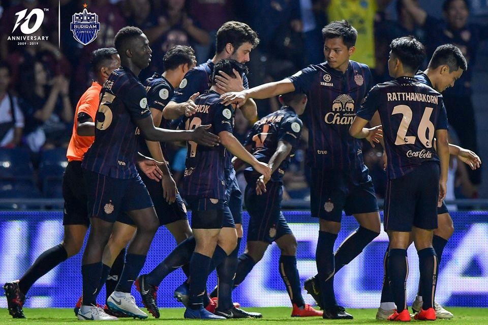 Buriram United nhận mệnh lệnh từ ông chủ Newin Chidchob trước vòng 2 Thai League 2019. Ảnh: Buriram United FC